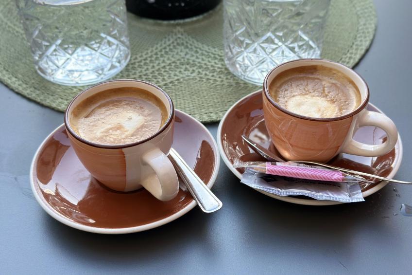 Kaffee im Soardo Bar, Bale, Istrien, Kroatien